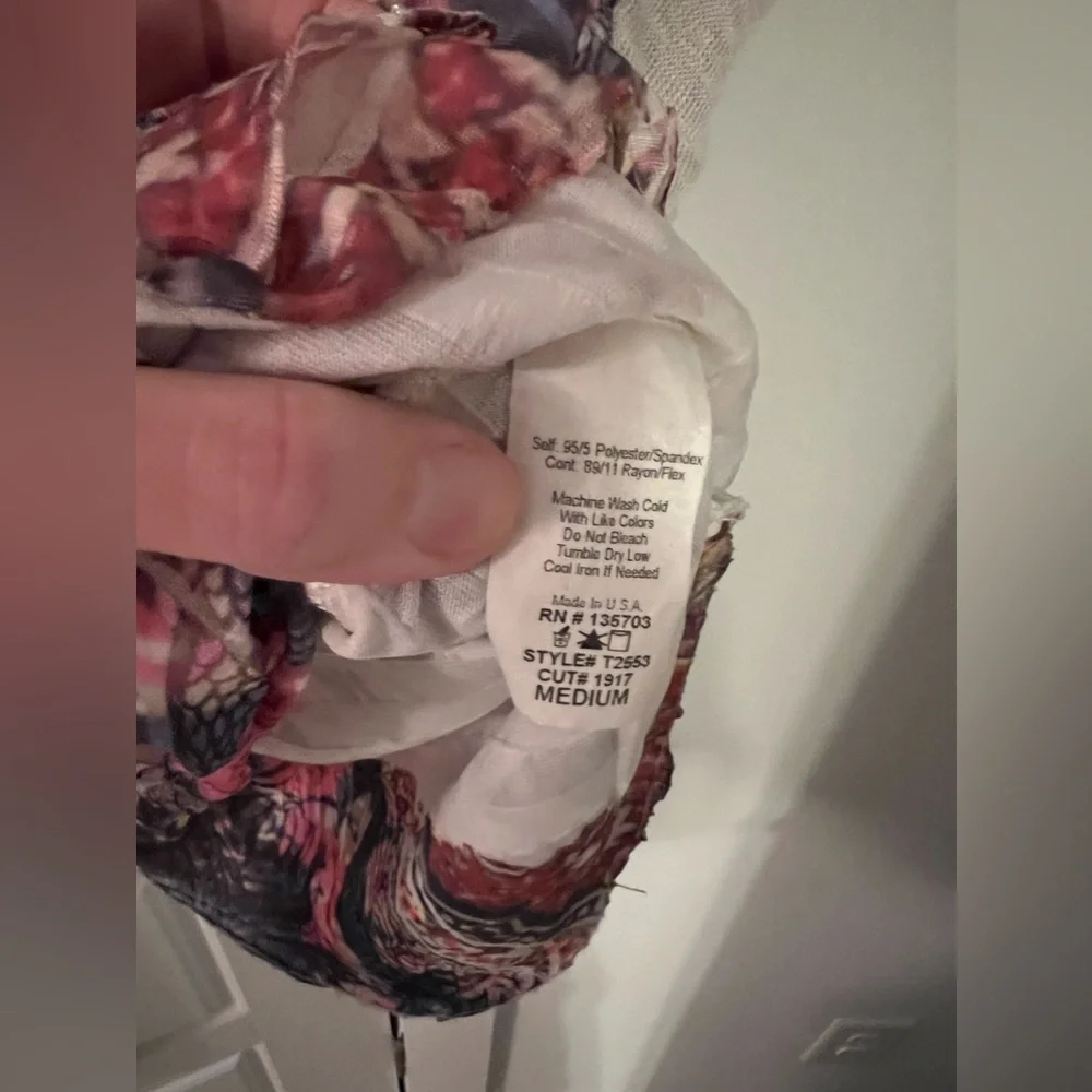 Buckle Daytrip Floral Sequin Top Vintage Rose Graphic Tee Medium M - Picture 11 of 11